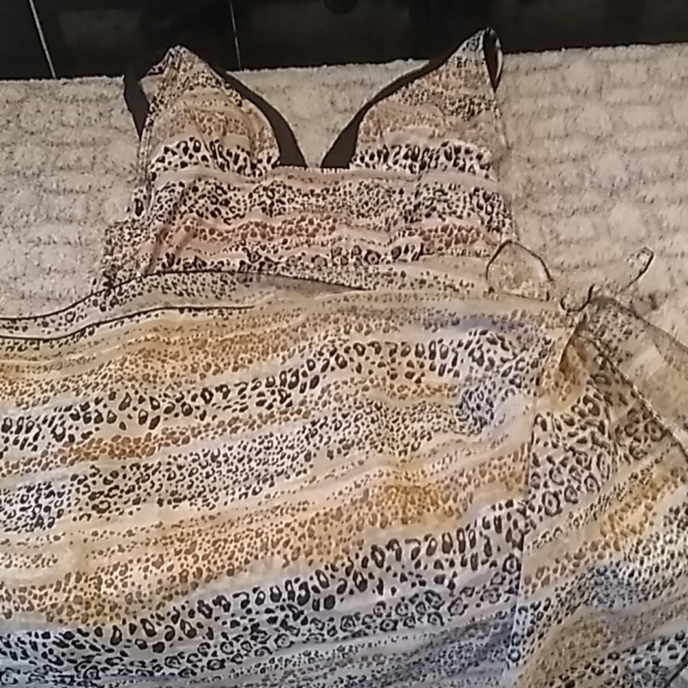 Stunning leopard print bathing suit and sarong